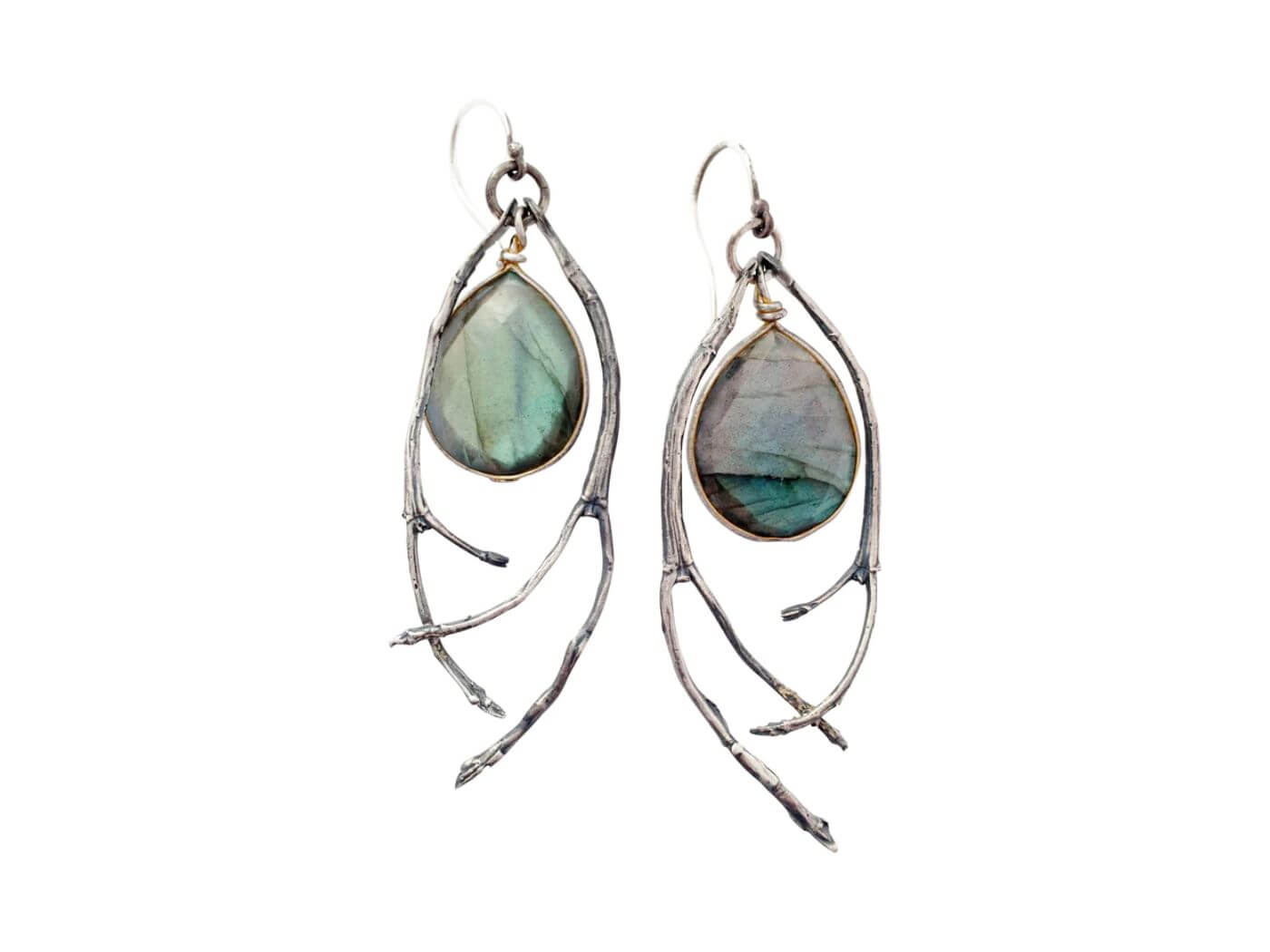 What is Labradorite jewelry